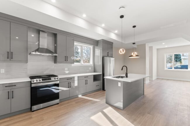 758 Coopland Crescent in Kelowna, BC - Building Photo - Building Photo