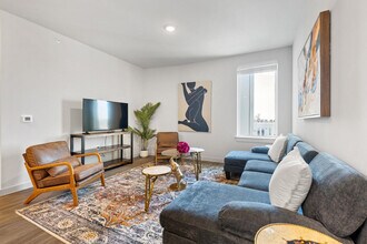 5820 1/2 Cameron Rd in Austin, TX - Foto de edificio - Building Photo