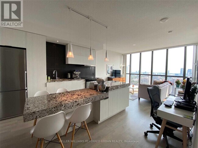 101 Charles St E in Toronto, ON - Building Photo - Building Photo