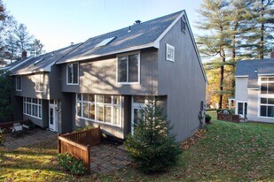 6 Partridge Ct in Simsbury, CT - Building Photo