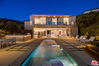 32802 Pacific Coast Hwy in Malibu, CA - Building Photo - Building Photo