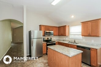 1723 Katrina Ln in Lancaster, TX - Foto de edificio - Building Photo