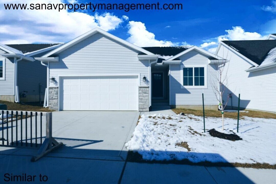 331 Marie Ave in Norwalk, IA - Building Photo