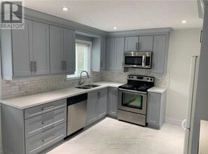 24 Manor Rd in St Catharines, ON - Building Photo - Building Photo