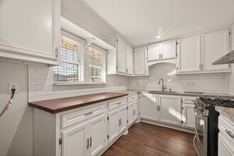 8726 Glenloch Dr in Houston, TX - Building Photo - Building Photo