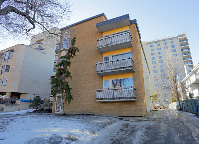 21 Units in Edmonton, AB - Building Photo - Building Photo