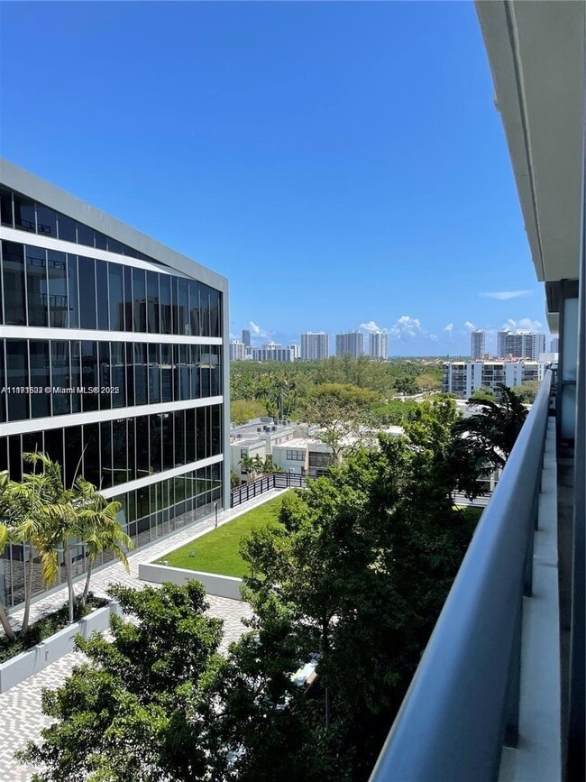 2960 NE 207th St, Unit 1106 in Aventura, FL - Foto de edificio - Building Photo