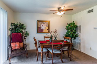 Canterbury Woods Apartments in Memphis, TN - Building Photo - Interior Photo