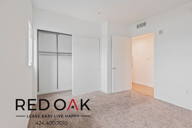 11405 Chandler Blvd in Los Angeles, CA - Foto de edificio - Building Photo