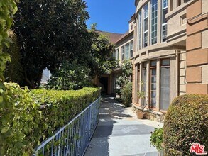925 S Hobart Blvd in Los Angeles, CA - Building Photo - Building Photo