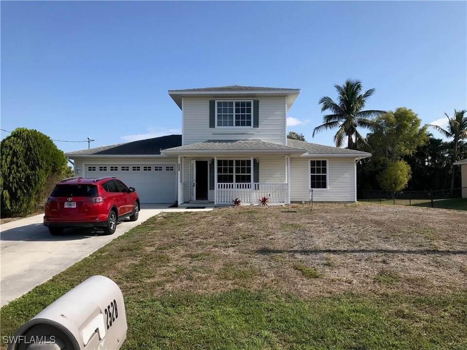 2529 SW 31st Terrace in Cape Coral, FL - Building Photo