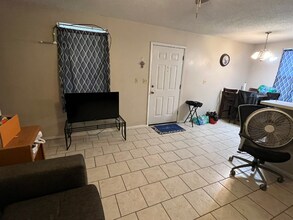 1003 Commerce St in Pleasanton, TX - Building Photo - Building Photo