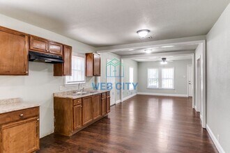 2926 Carpenter Ave in Dallas, TX - Building Photo - Building Photo