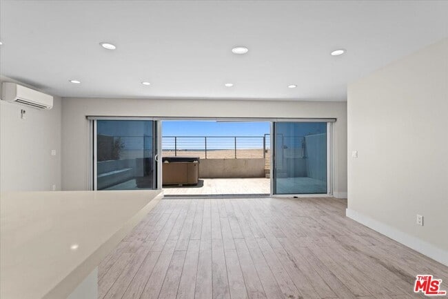 6955 Trolleyway S in Los Angeles, CA - Building Photo - Building Photo
