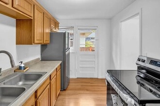 3602 NE 75th St in Seattle, WA - Building Photo - Building Photo