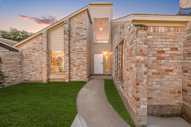 12805 Westpark Dr in Houston, TX - Building Photo - Building Photo