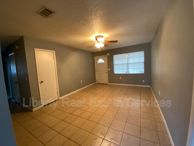 108 Deal St in Hinesville, GA - Building Photo - Building Photo
