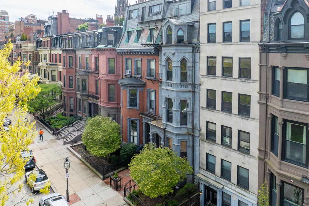 74-76 Commonwealth Ave in Boston, MA - Foto de edificio