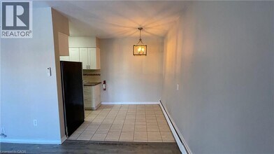 326 Hunter St E in Hamilton, ON - Building Photo - Building Photo