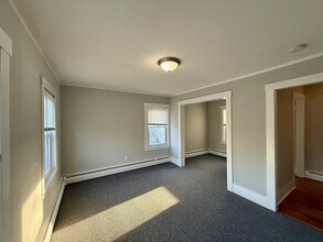 19 Ruggles St, Unit 2 in Westborough, MA - Foto de edificio - Building Photo