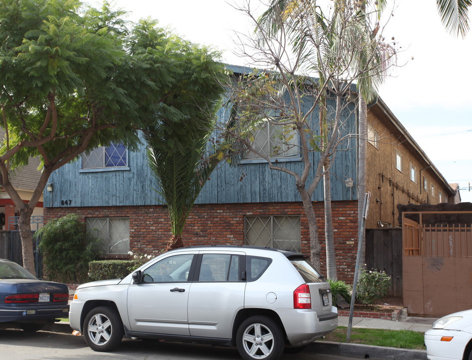 647 Olive Ave in Long Beach, CA - Building Photo