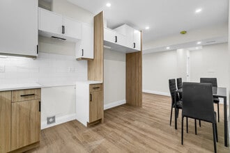 487 Campbell Av, Unit Female-Only Unit in Windsor, ON - Building Photo - Building Photo