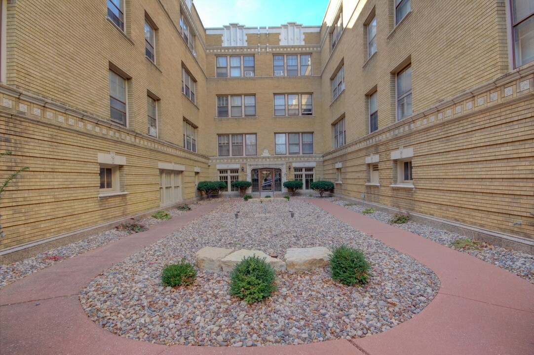 2506 N Harrison St in Davenport, IA - Foto de edificio