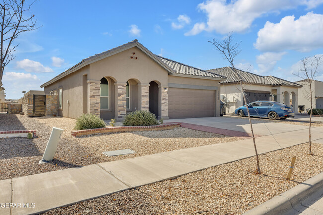 13668 Beobridge Ave in Horizon City, TX - Building Photo - Building Photo