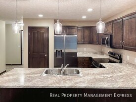 3 Bedroom 2.5 Bathroom Single Family Townhome in Sioux Falls, SD - Building Photo