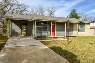 839 Stonegate Dr in Universal City, TX - Building Photo - Building Photo