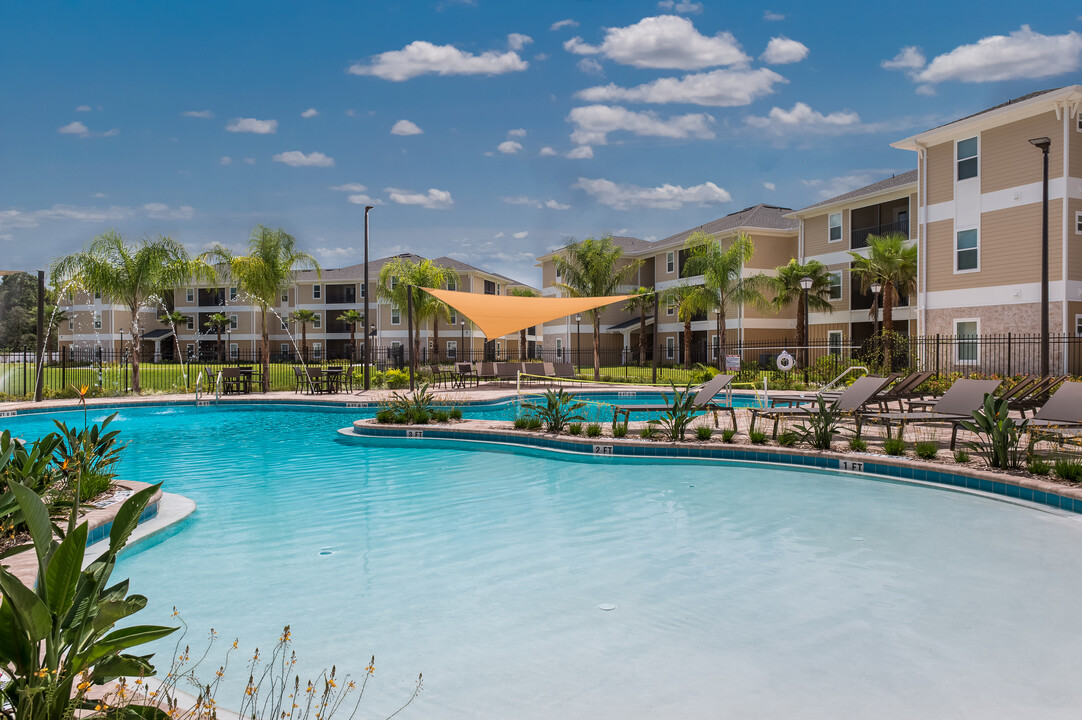 Eagle Landing Apartments in Daytona Beach, FL - Building Photo