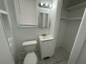 2328 SW 17th St, Unit 3 in Miami, FL - Building Photo - Building Photo