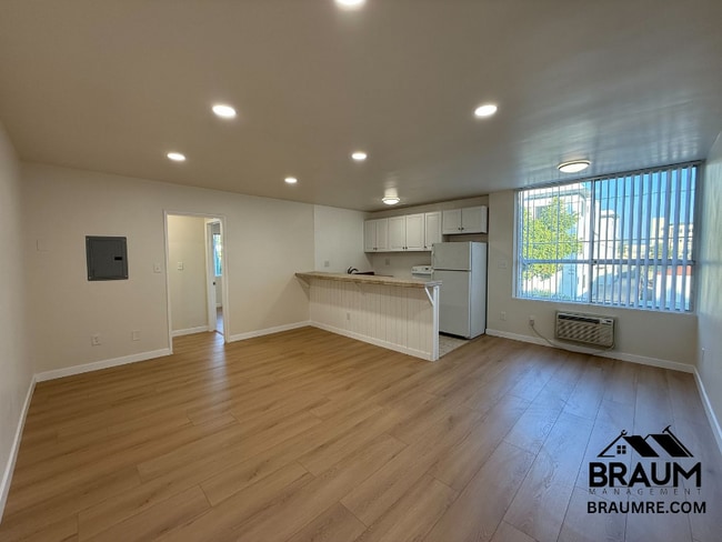 5611 Fulcher Ave in Los Angeles, CA - Building Photo - Building Photo