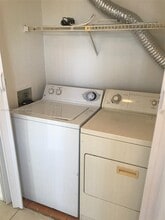 8610 N Sherman Cir, Unit 406 in Miramar, FL - Building Photo - Building Photo