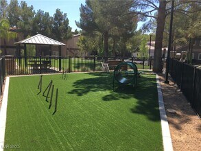 5250 S Rainbow Blvd in Las Vegas, NV - Building Photo - Building Photo