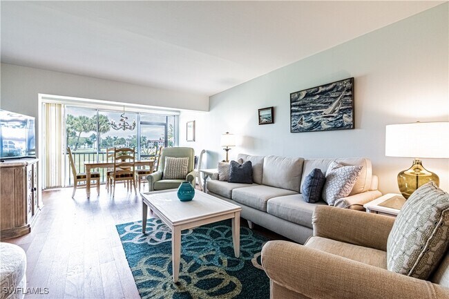 1 High Point Cir W in Naples, FL - Foto de edificio - Building Photo