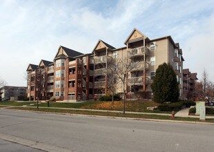 Tansley Gardens in Burlington, ON - Building Photo - Building Photo