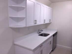 10740 N Kendall Dr in Miami, FL - Building Photo - Building Photo