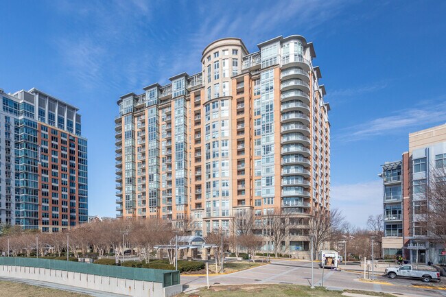 One Park Crest in McLean, VA - Building Photo - Building Photo