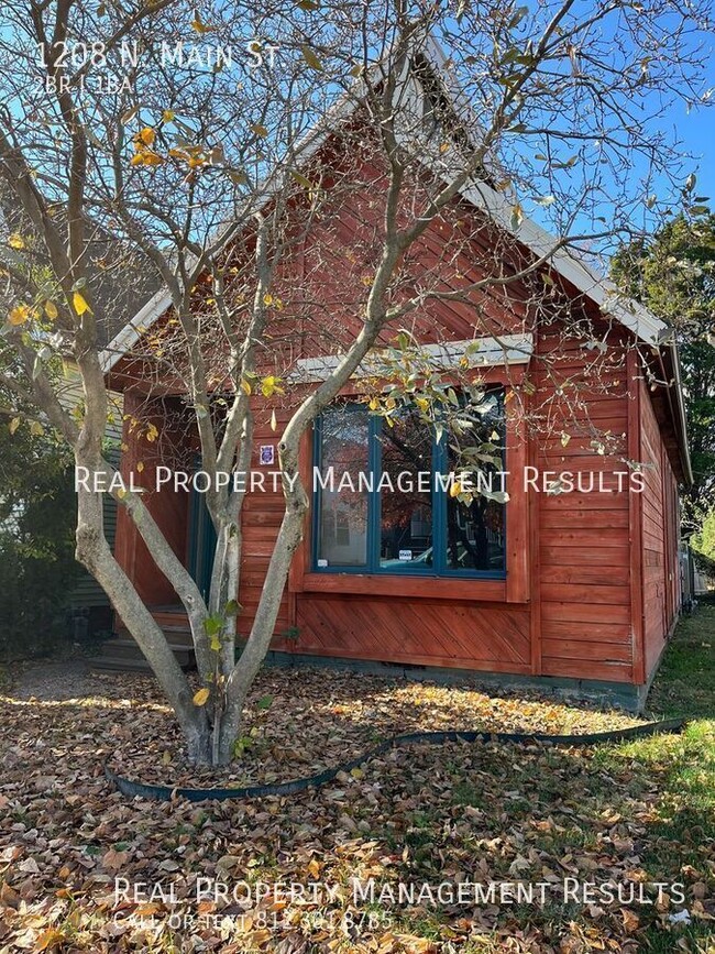 1208 N Main St in Evansville, IN - Building Photo - Building Photo