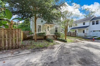 1228 Willow Ct in Jacksonville, FL - Building Photo - Building Photo