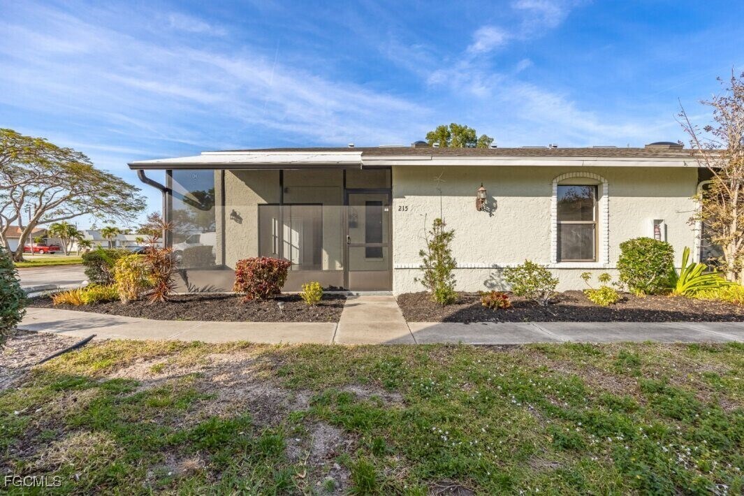 5113 SW 15th Pl in Cape Coral, FL - Building Photo