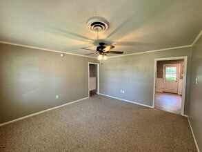 412 N Lydia Ave in Stephenville, TX - Building Photo - Building Photo