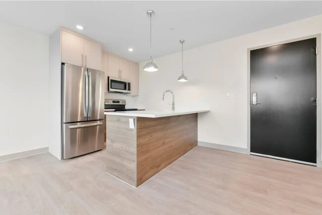 400 Dorchester St, Unit Unit 203 in Boston, MA - Building Photo - Building Photo