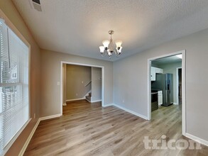 4417 Woodlawn Dr in Raleigh, NC - Foto de edificio - Building Photo