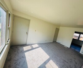 304 W Newhall Ave in Waukesha, WI - Building Photo - Building Photo