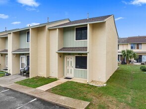 133 W Leslie Ln in Panama City Beach, FL - Foto de edificio - Building Photo