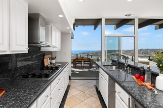 633 Canyon Pl in Solana Beach, CA - Building Photo - Building Photo