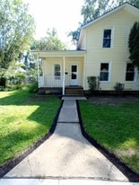 209 3rd St in Salina, NY - Building Photo