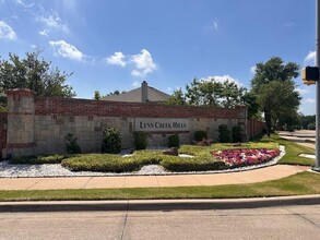 5880 Crestview Dr in Grand Prairie, TX - Building Photo - Building Photo